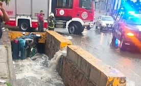 Vehículo cae a canal de agua en Tlalnepantla; tres personas resultan lesionadas
