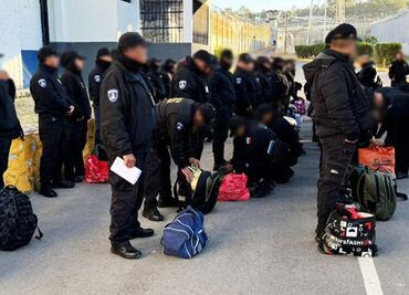 Detienen a dos custodios que intentaban ingresar objetos prohibidos en los penales de Puebla y Tepexi