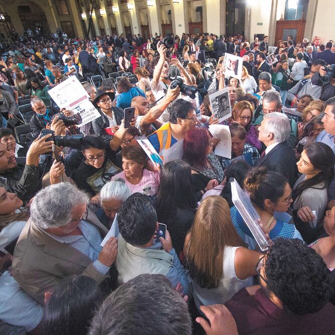 Lamentos y gritos de más de 200 personas callaron a los funcionarios de seguridad que no han dado respuesta a las desapariciones. PRESIDENCIA