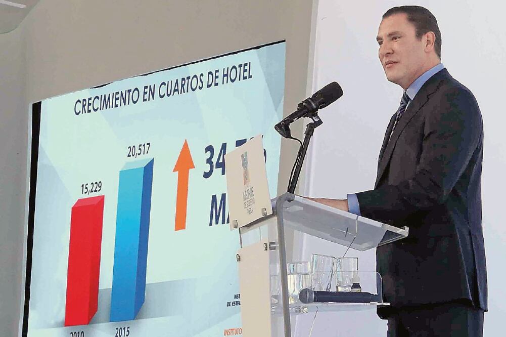 El gobernador señaló que destinaron 9 mil millones de pesos para dignificar y equipar 50 hospitales y 549 centros de salud (ESPECIAL)