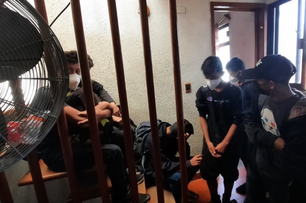  La casa fue resguardada y personal de Protección Civil y Bomberos brindó ayuda al grupo de centroamericanos. Foto: Especial 