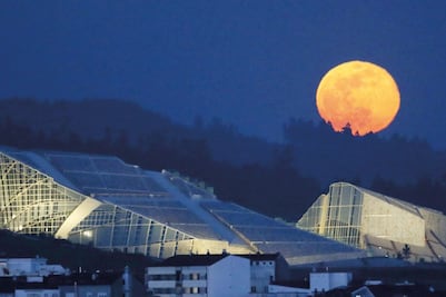 “Luna Rosa” inunda las redes sociales