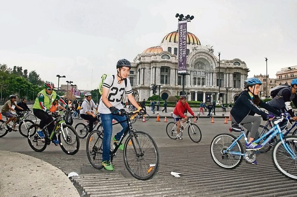 Según la Segunda Encuesta de Percepción sobre Ecobici de 2015, 69% de usuarios ubicaron la falta de educación vial como la principal dificultad a la que se enfrentan (ESPECIAL)