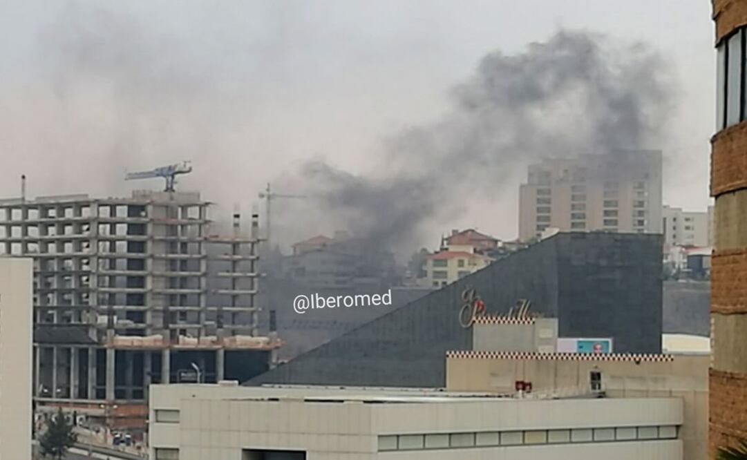 Reportan incendio en inmediaciones de centro comercial de Interlomas