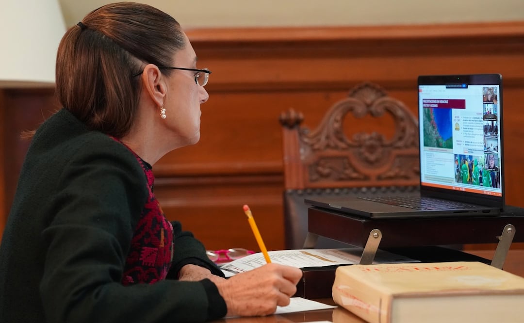 Presidenta Claudia Sheinbaum atiende con gobernadores emergencia por lluvias (10/10/2025). Foto: X (@Claudiashein)