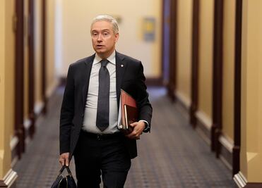 Guerra comercial: Canadá anuncia que aranceles de 25% a ciertos autos de EU entran en vigor el miércoles