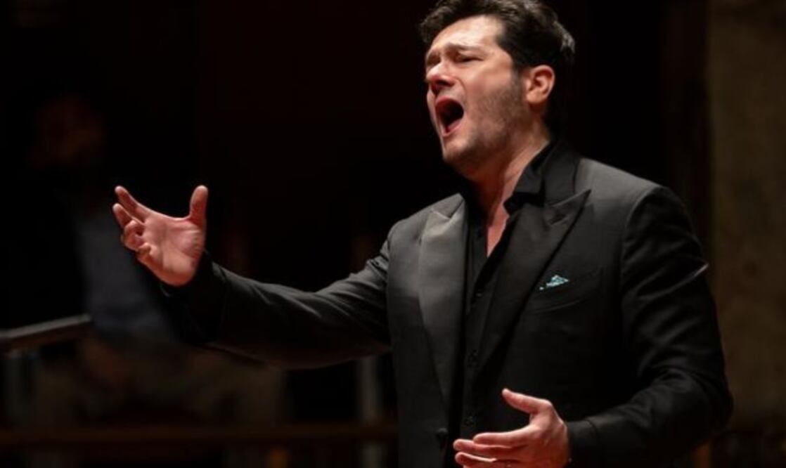 El público, que llenó por completo la Sala Principal del Palacio de Bellas Artes, recibió a Arturo Chacón con una ovación colmada de admiración y cariño. Foto: Gerardo Luna/ Secretaría de Cultura