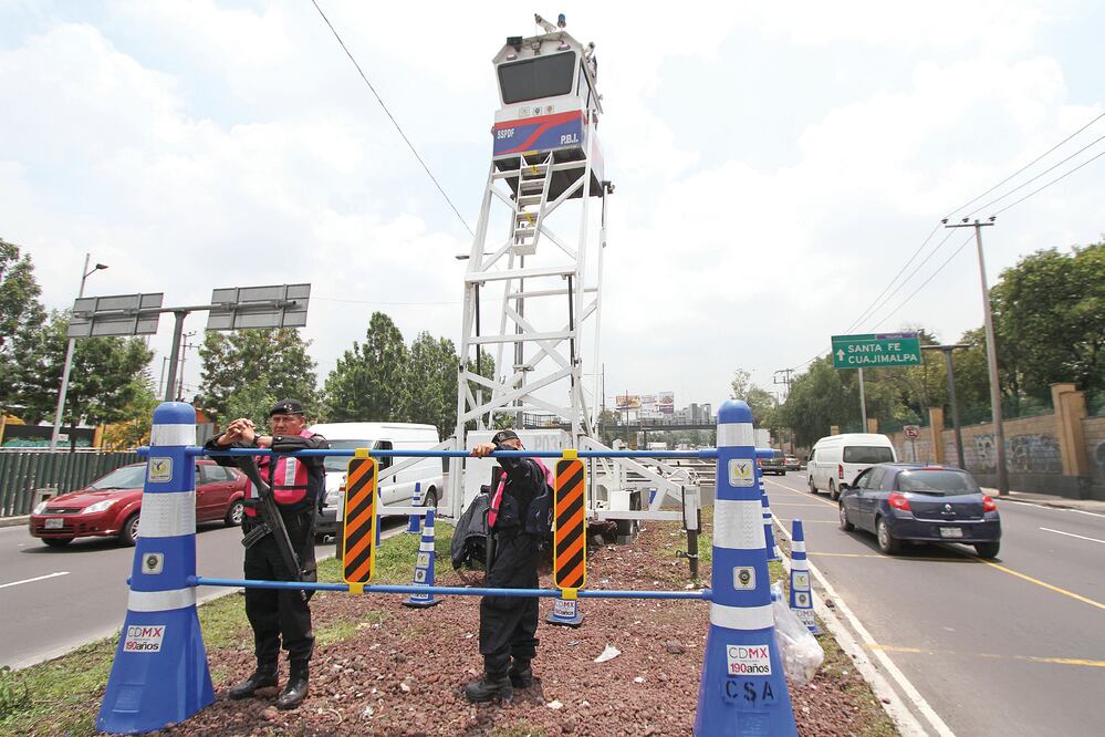 Con torres tácticas de vigilancia y más de 150 policías fuertemente armados dio inicio el operativo de seguridad en la zona de las avenidas Constituyentes y Observatorio