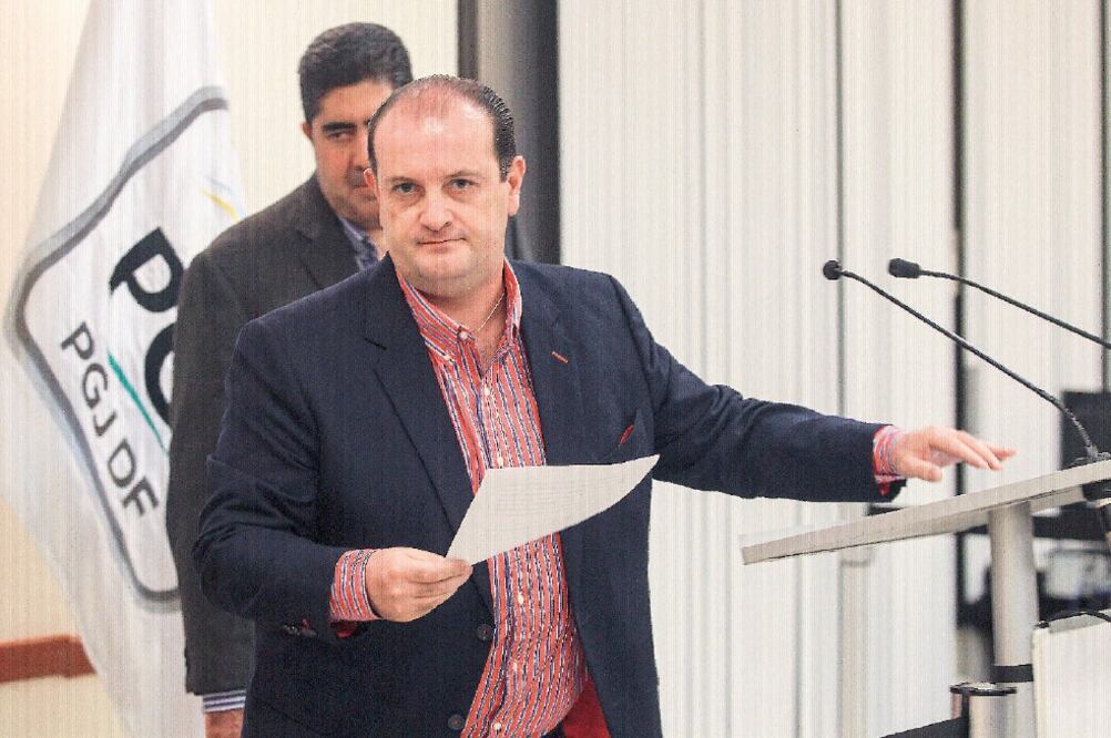 El procurador capitalino Rodolfo Ríos Garza dio a conocer que el detenido fue encarcelado cuatro años y ocho meses en 2011 por el delito de tortura (RAMON ROMERO. EL UNIVERSAL)