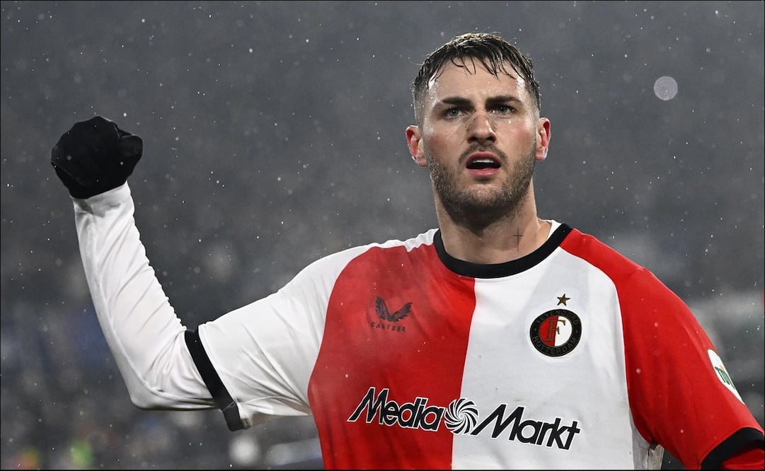 El delantero mexicano recibirá un homenaje por parte del Feyenoord FOTO: AFP