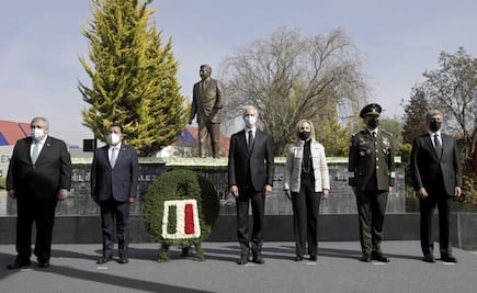 Alfredo Del Mazo conmemora tercer aniversario luctuoso de su padre