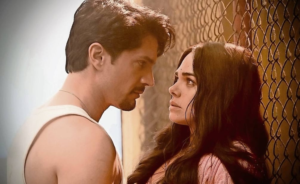 Como Sebastián, junto a Livia Brito, en la telenovela Amanecer (2025). Foto: TelevisaUnivisión