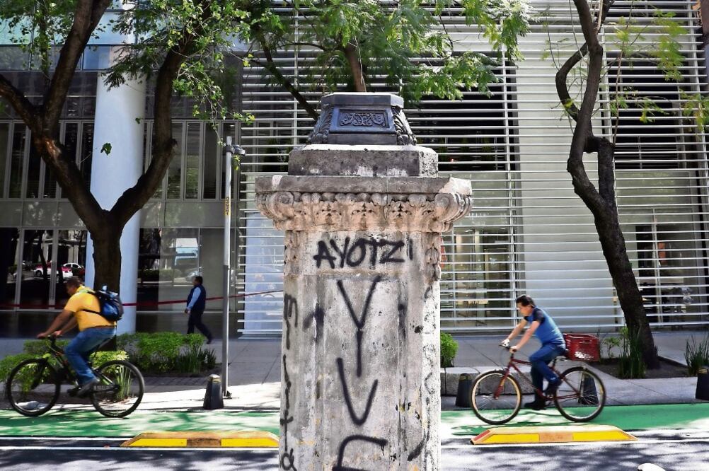 Pedestales vandalizados en la avenida Reforma (ARCHIVO EL UNIVERSAL)