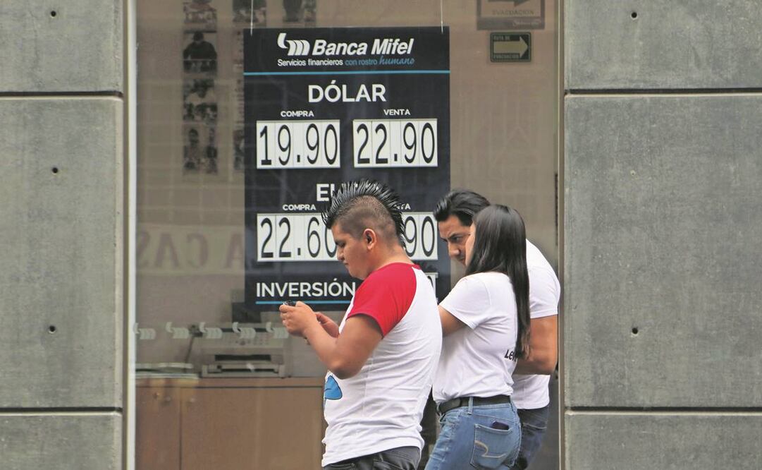 El dólar finalizó la semana en 19.96 pesos, una subida en el día de 1.5% o 29 centavos. Foto: Archivo EL UNIVERSAL