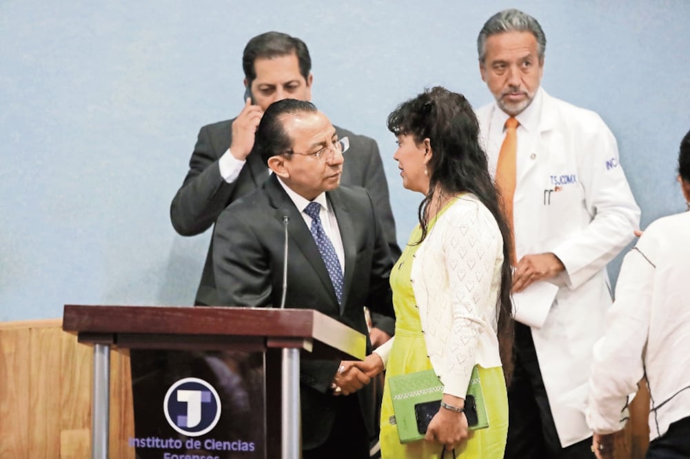 El presidente del TSJ local, Rafael Guerra, ofreció una disculpa a Araceli Osorio por el proceso del caso del feminicidio de su hija. Foto: IVÁN STEPHENS. EL UNIVERSAL