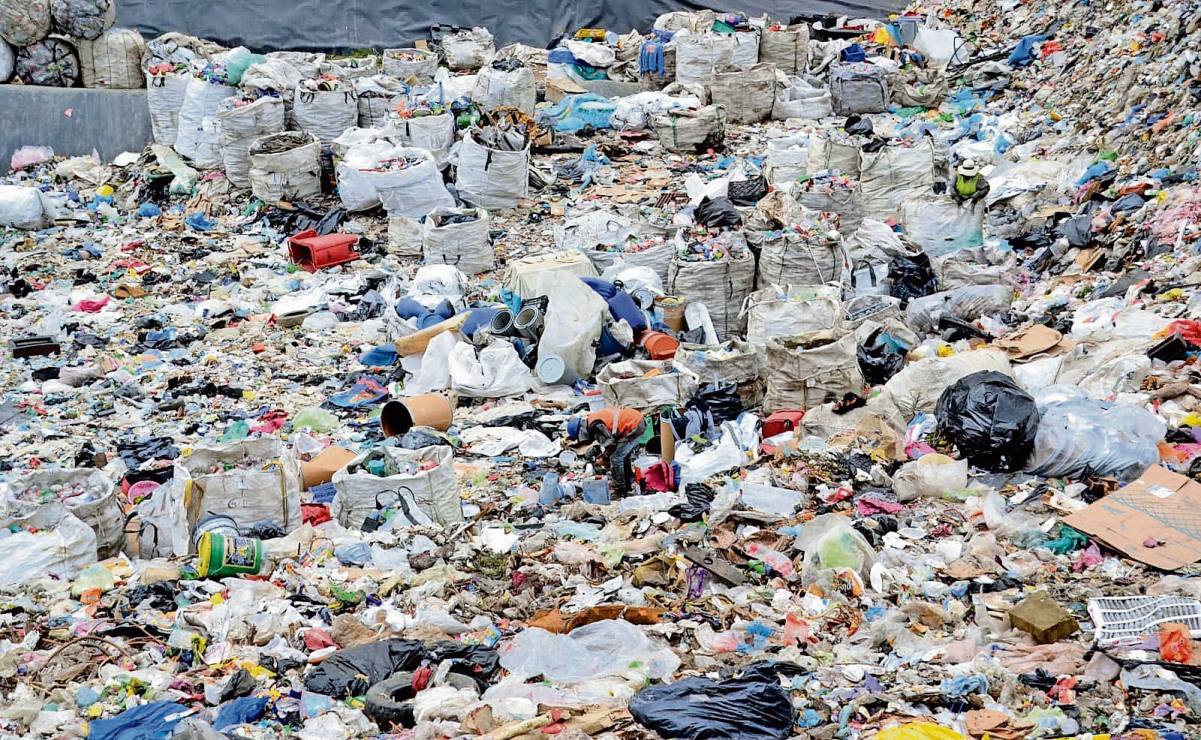 Habitantes de Puebla se manifiestan contra la construcción de una mega-recicladora de basura

Denuncian que buscan transformar sus territorios en un parque industrial sin su consentimiento y sin beneficios para los municipios