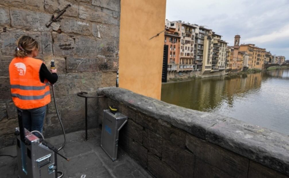 "Ángeles de la Belleza" luchan contra los graffitis en Italia