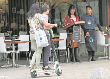 Emiten alerta para no subir a niños en scooters eléctricos