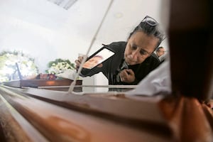 Despedida por videollamada; Israel quería revivir la experiencia de viajar en tren 