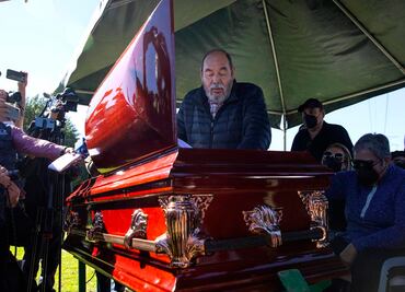 La periodista Lourdes Maldonado recibe el último adiós de sus fieles mascotas, familiares, colegas y amigos