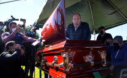 La periodista Lourdes Maldonado recibe el último adiós de sus fieles mascotas, familiares, colegas y amigos