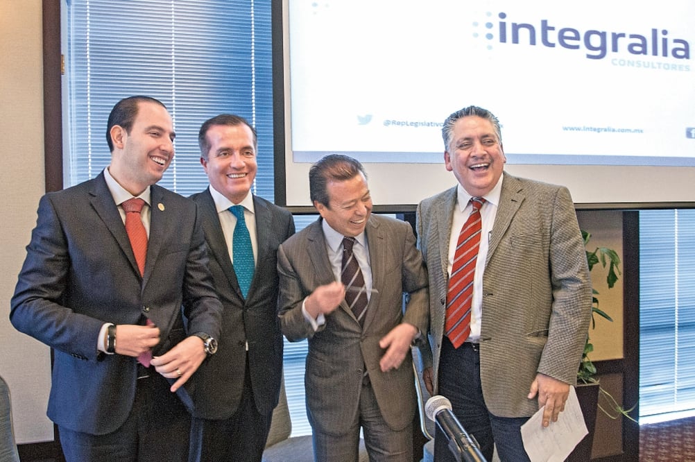 Marko Cortés, coordinador de los diputados del PAN; Luis Carlos Ugalde, director general de Integralia, y César Camacho, líder de la bancada priísta, durante un evento celebrado en agosto pasado (ISAAC ESQUIVEL. CUARTOSCURO)