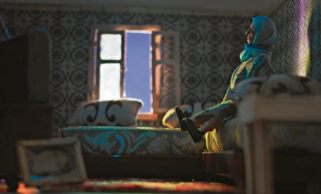 Al carecer de archivos visuales, en la película se usan maquetas, el stop-motion, entrevistas y el juego escenográfico como herramientas. Foto: Alameda Films