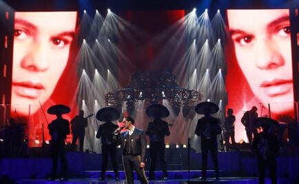 Alejandro Fernández rinde homenaje a Juan Gabriel