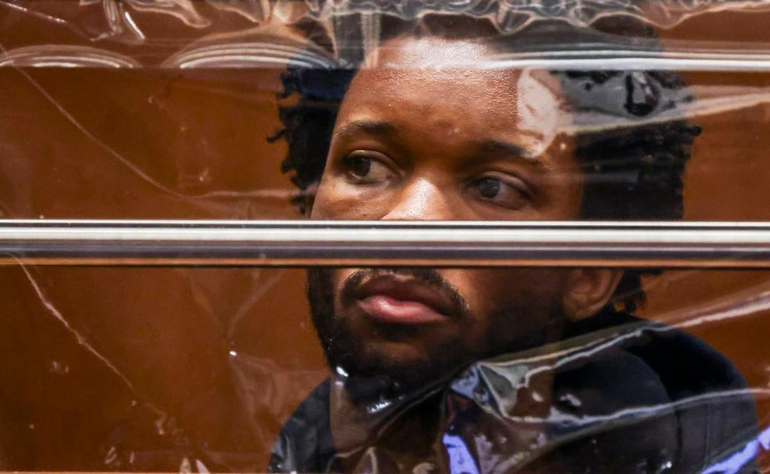 El cantante David Anthony Burke, conocido como D4vd, observa durante su comparecencia ante el juez por el asesinato de Celeste Rivas Hernández en el Centro de Justicia Penal Clara Shortridge Foltz en Los Ángeles
EFE/EPA/TED SOQUI / POOL