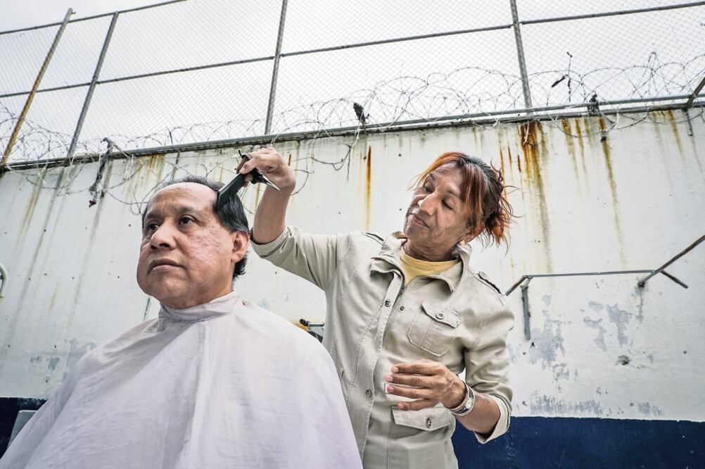 El Profe es ingeniero químico y cumple una condena por pederastia, dice que tuvo miedo de pensar qué podía pasarle dentro del penal ya que había escuchado cosas horribles de lo que sucede (JUAN CARLOS REYES)