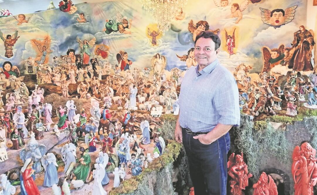 El maestro Juan Torres heredó la tradición familiar de colocar en toda su casa cientos de ángeles, peregrinos, animales y demás figuras elaboradas con diferentes materiales como barro y porcelana, con motivo de las fiestas decembrinas. Foto: LUMA LÓPEZ.