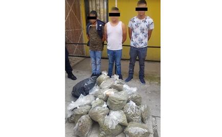 Detienen a 3 por transportar marihuana en un diablito en la Morelos