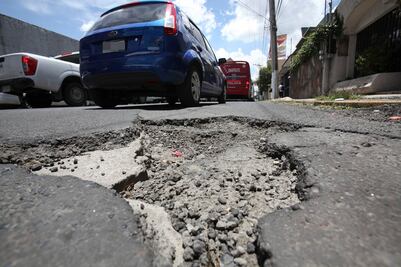 Cómo afectan los baches a tu auto