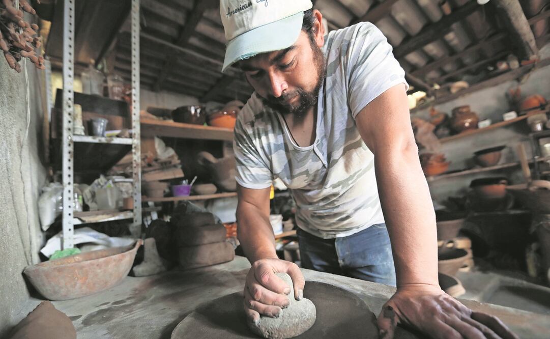 La familia de José Gordillo busca continuar con la tradición de la elaboración de ollas y cazuelas de barro, ya que Metepec era uno de los principales productores de utensilios para la cocina mexicana.