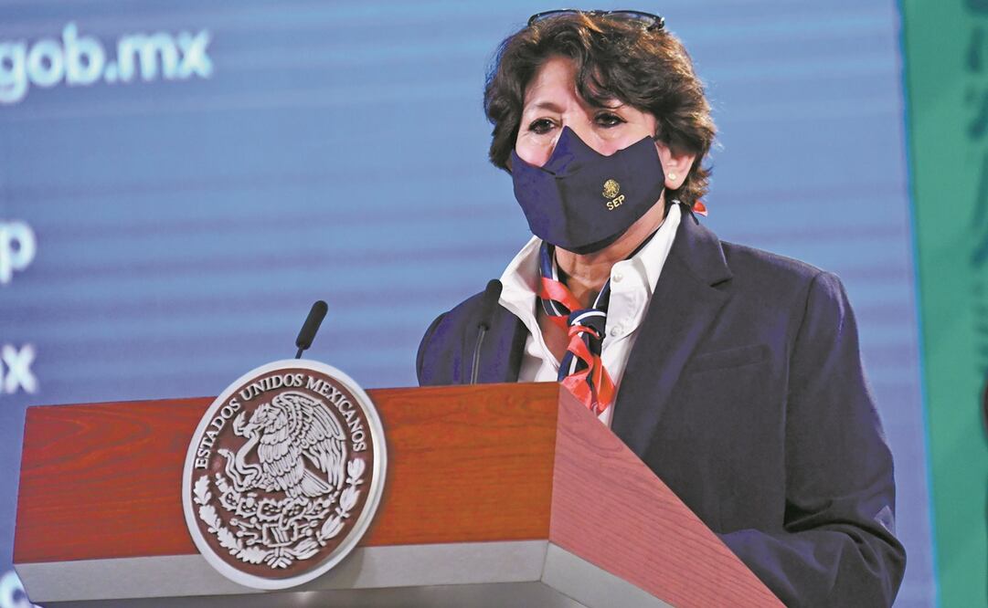 Delfina Gómez, titular de la SEP, aseguró que la secretaría evalúa integrar temas sobre racismo en los libros de texto. Foto: Hugo García. EL UNIVERSAL