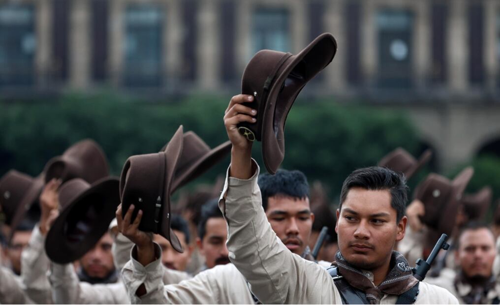 Cerca de tres mil elementos del Ejército, Fuerza Aérea, Guardia Nacional y de la Marina desfilaron en la capital del país por el 114 aniversario de la Revolución Mexicana. Foto: Diego Simón Sánchez/EL UNIVERSAL