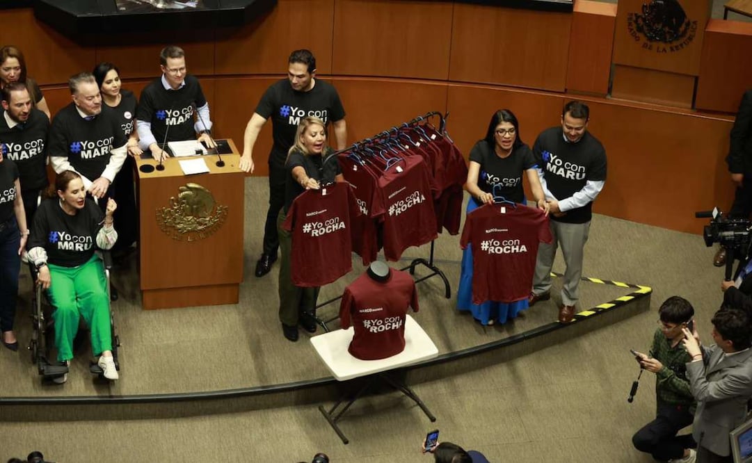 Legisladores del PAN regalan playeras con estampado "Yo con Rocha" en el Senado (28/05/2026). Foto: Especial