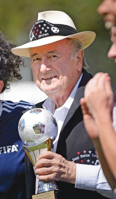 Joseph Blatter, aún presidente de FIFA, dice que el futbol no está corrompido (LAURENT GILLIERON. AP)