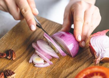 ¡No las tires! Cómo aprovechar la cáscara de la cebolla