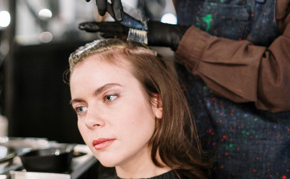 Expertos revelan la edad exacta en que una mujer pierde más cantidad de  cabello