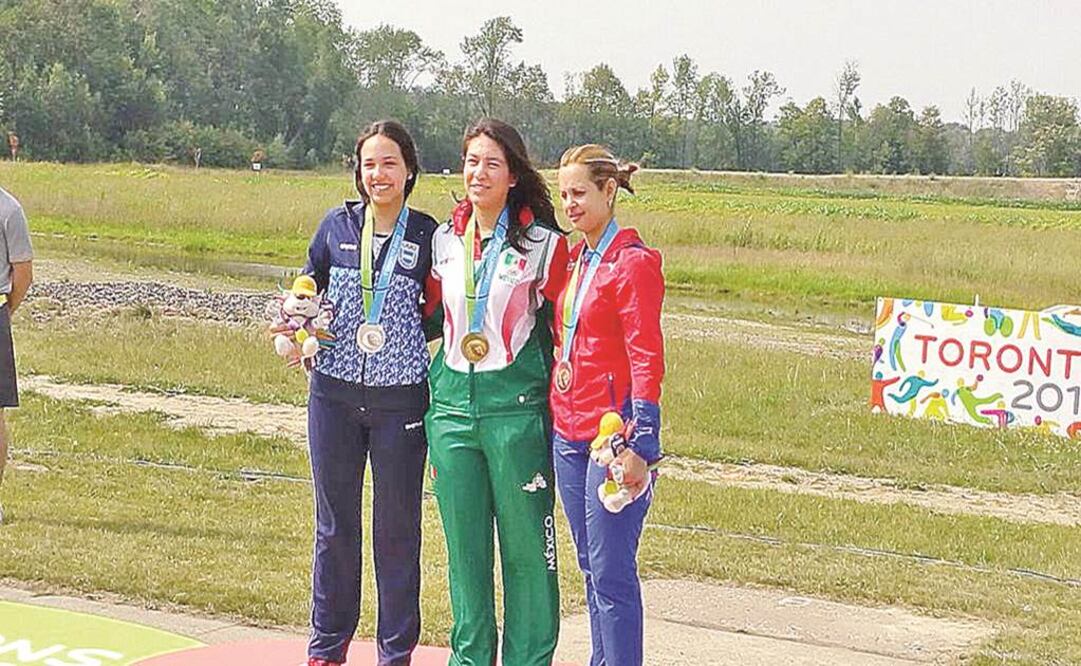 Alejandra Goretti, flanqueada por Fernanda Russo (Arg.) y Eglys de la Cruz (Cuba) . Foto: CORTESÍA CONADE