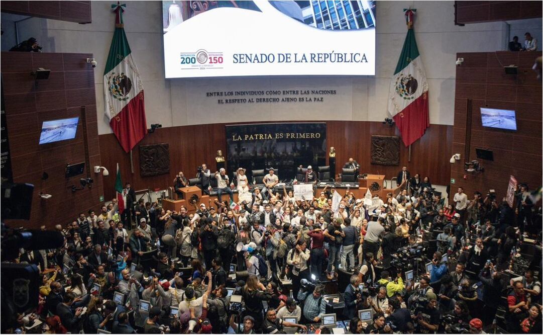 Trabajadores del Poder Judicial dan portazo en el Pleno del Senado. Foto: Yaretzi Osnaya/EL UNIVERSAL
