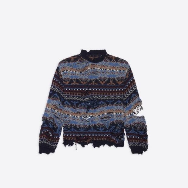 Marca de lujo vende suéter roto por 34 mil pesos y se agota