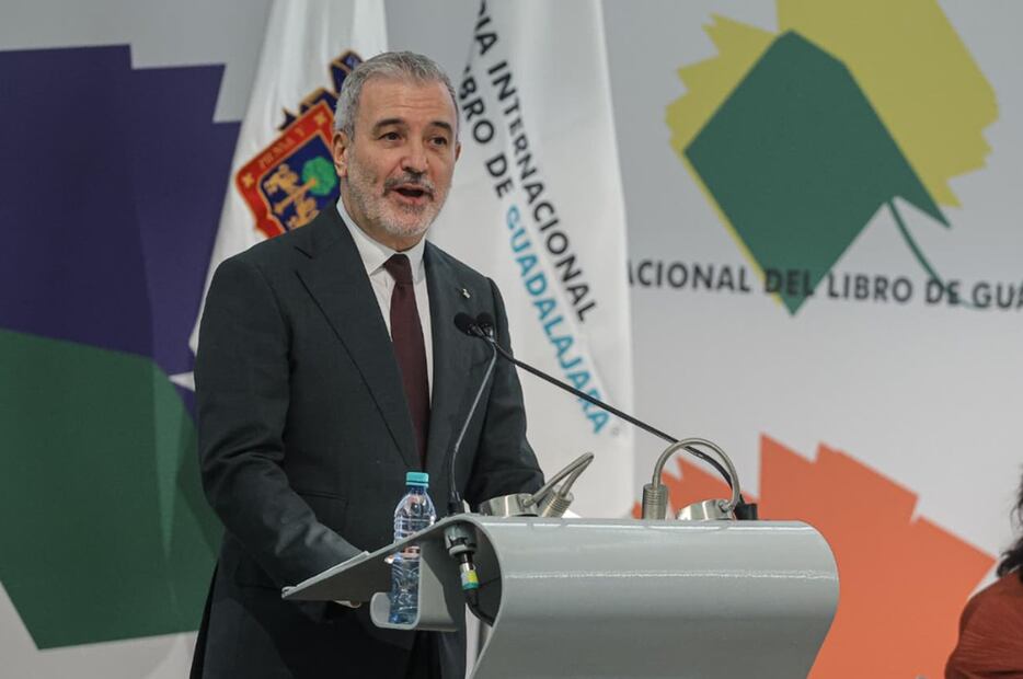 Alcalde de Bacelona, Jaume Collboni, en la FIL Guadalajara 2025.
Foto: Gabriel Pano