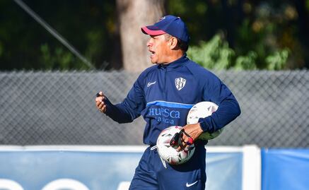 Nacho Ambriz deja de ser técnico del Huesca