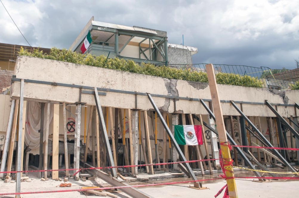 Sheinbaum reveló que en 2013, Obras y Desarrollo Urbano de Tlalpan advirtió del daño a la estructura, que provocó una serie de demoliciones que la propietaria del colegio ordenó realizar en el tercer y cuarto pisos, sin permiso. (ARCHIVO EL UNIVERSAL)