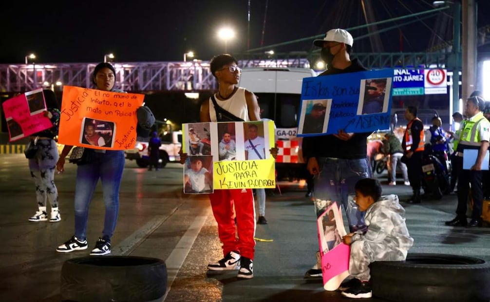 Familiares de Kevin Rodríguez bloquean Circuito Interior para exigir justicia tras su muerte durante una detención. Foto: Valente Rosas / EL UNIVERSAL.