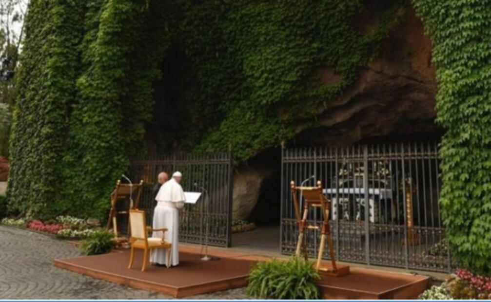 Papa Francisco reza el rosario para fin de la pandemia conectado con 50 santuarios