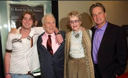 Douglas recuerda a su difunta madre