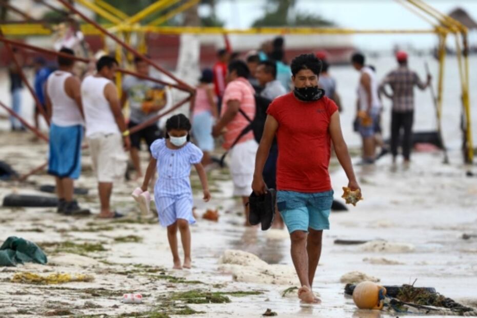 Los músculos de Gatell, FRENAAA y huracán Delta, entre las fotos de la semana